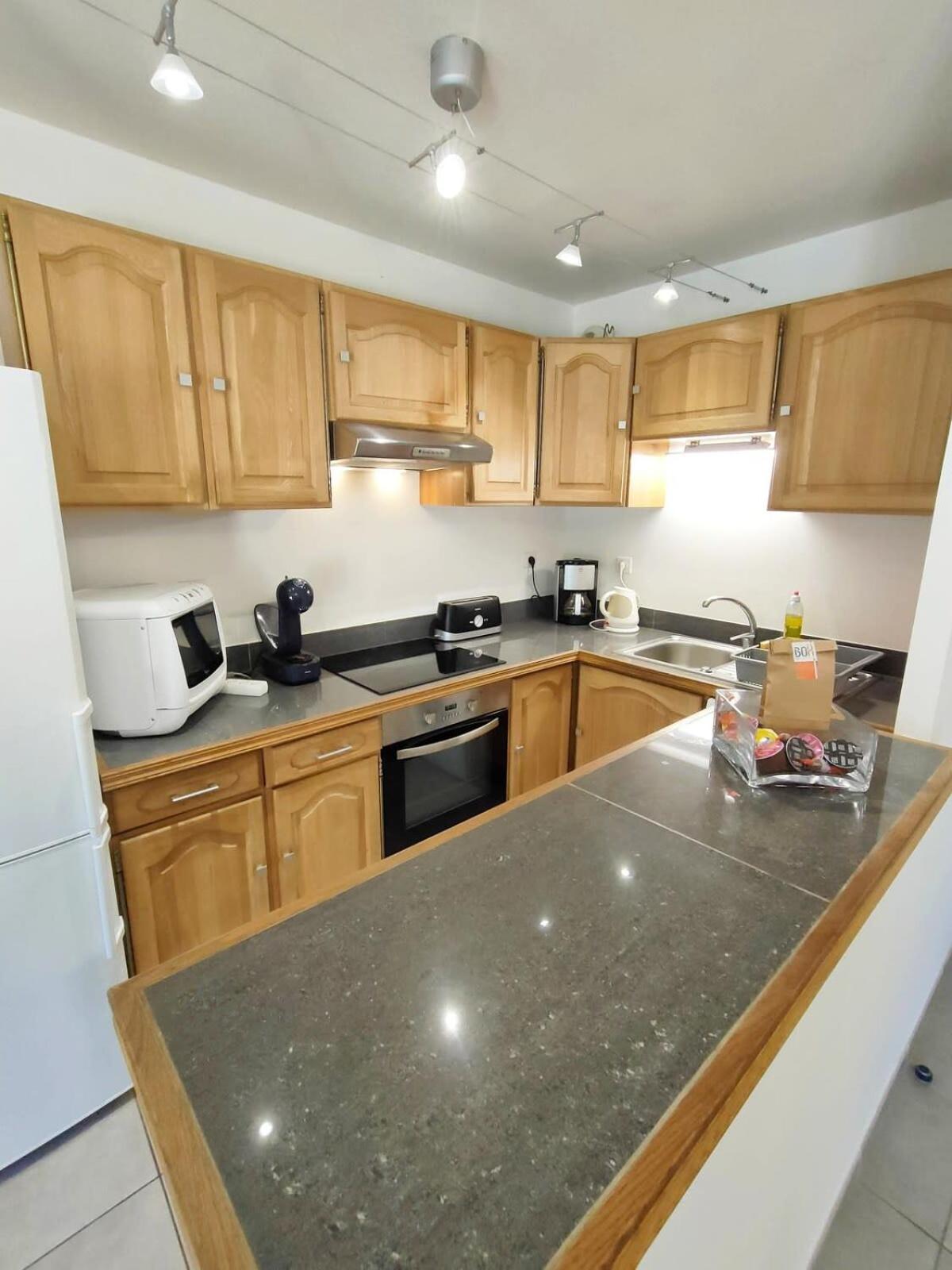 Apartment With Pool Air Conditioning Wifi And Garage กูลิอูร์ ภายนอก รูปภาพ